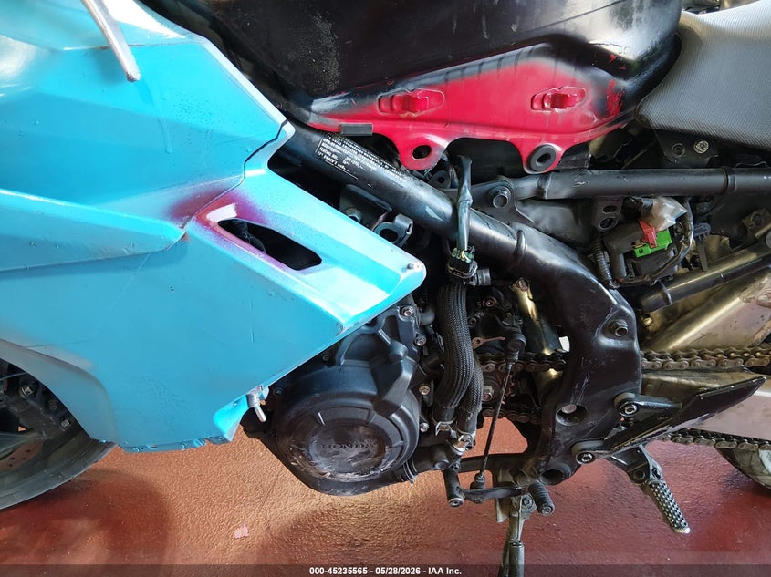 2024 Honda Cbr VIN MLHPC7057R5000116 IAAI salvage auction — LEFT & RIGHT, Salvage Title, sold $525 on 2026-07-15 (photo 9)