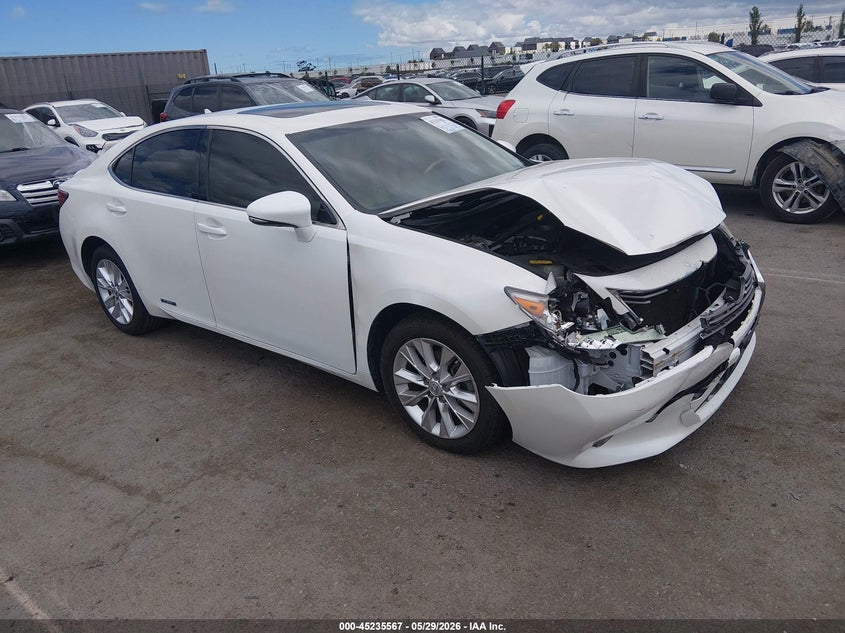 2013 Lexus ES VIN JTHBW1GG2D2006438 IAAI salvage auction — FRONT END, Salvage Title, sold $3,550 on 2026-07-10 (photo 1)