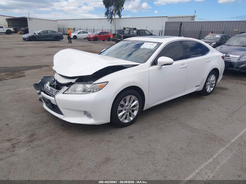 2013 Lexus ES VIN JTHBW1GG2D2006438 IAAI salvage auction — FRONT END, Salvage Title, sold $3,550 on 2026-07-10 (photo 2)
