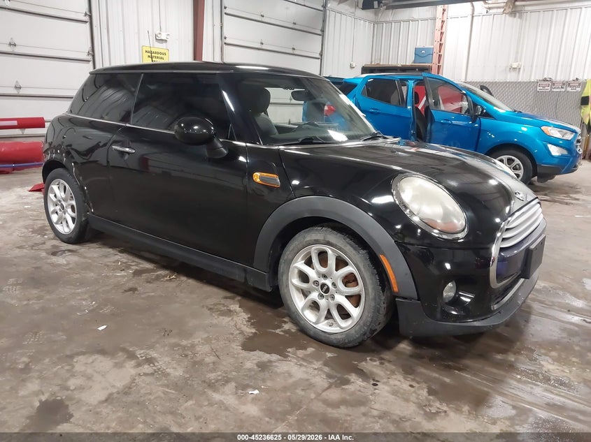 2015 Mini Hard top VIN WMWXM5C5XF3A04622 IAAI salvage auction — REAR END, Salvage Title, sold $725 on 2026-08-18 (photo 1)
