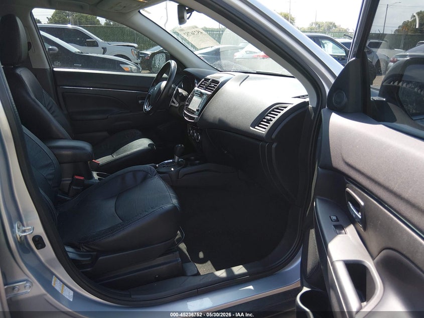 2017 Mitsubishi Outlander VIN JA4AR4AW3HZ028638 IAAI salvage auction — HAIL, Salvage Title, sold $3,700 on 2026-07-17 (photo 5)