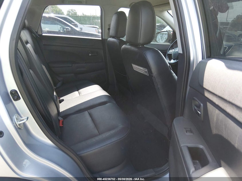 2017 Mitsubishi Outlander VIN JA4AR4AW3HZ028638 IAAI salvage auction — HAIL, Salvage Title, sold $3,700 on 2026-07-17 (photo 8)