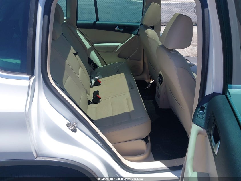 2016 Volkswagen Tiguan VIN WVGAV7AX0GW585255 IAAI salvage auction — LEFT SIDE, Salvage Title, sold $1,225 on 2026-07-21 (photo 8)