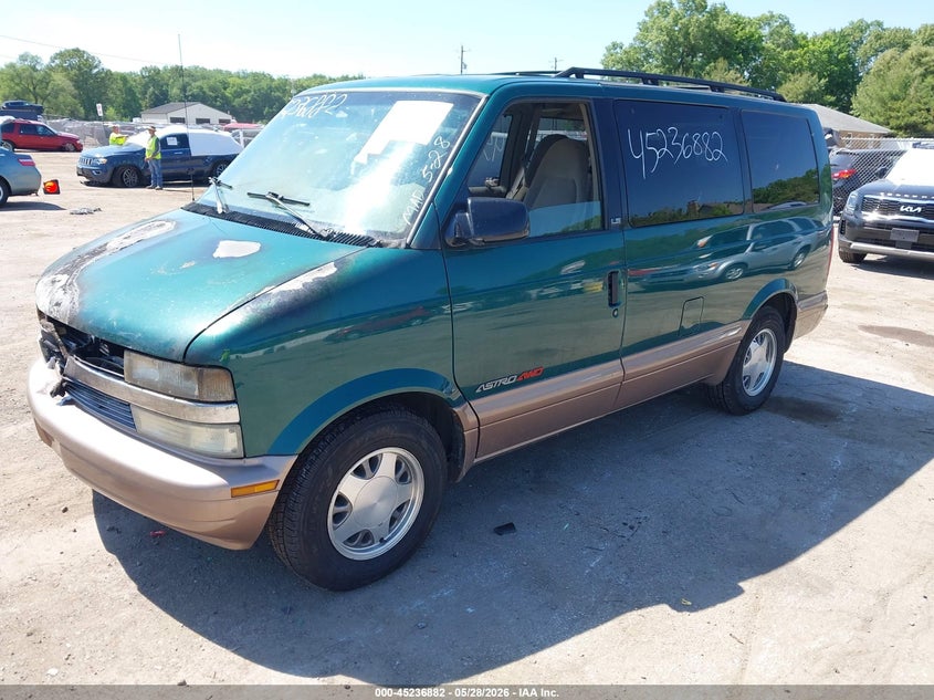2000 Chevrolet Astro VIN 1GNEL19W9YB163196 IAAI salvage auction — INTERIOR BURN, Clear (Indiana), sold $300 on 2026-07-07 (photo 2)