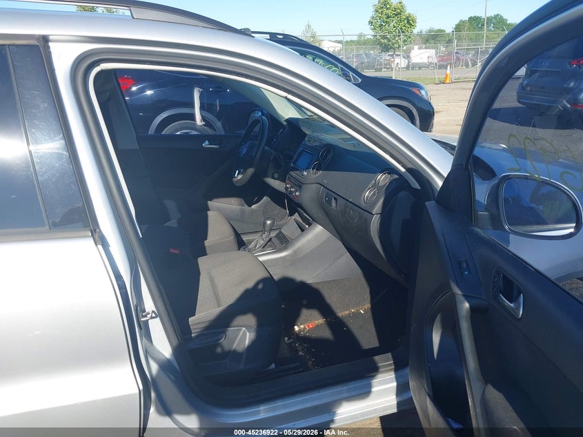 2015 Volkswagen Tiguan VIN WVGAV7AX6FW611890 IAAI salvage auction — REAR END, Clear (Virginia), sold $725 on 2026-07-28 (photo 5)
