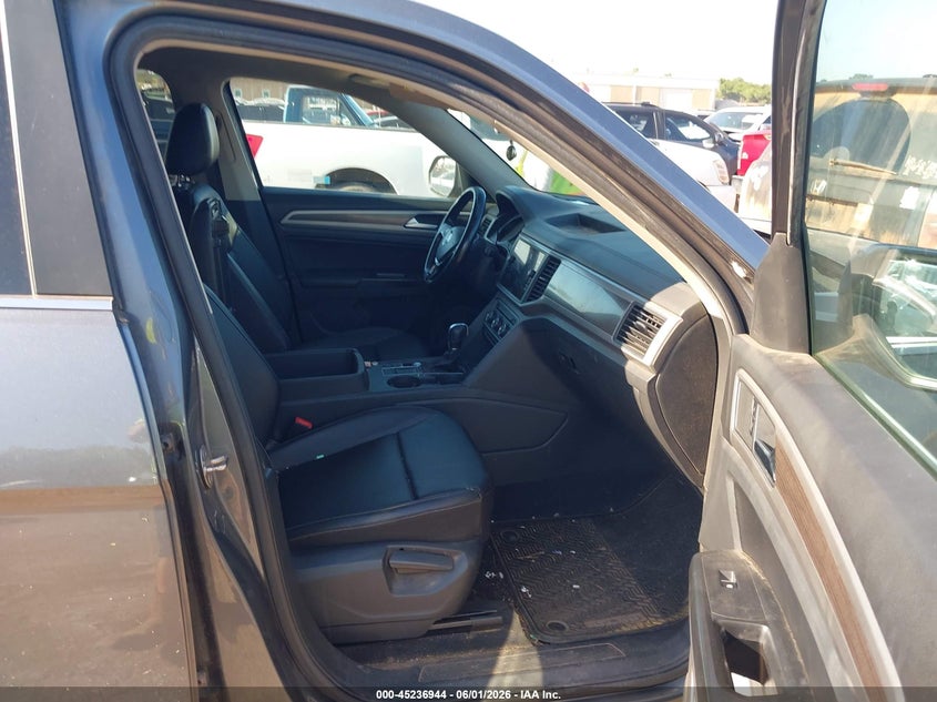 2019 Volkswagen Atlas VIN 1V2WR2CA5KC595797 IAAI salvage auction — RIGHT FRONT, Salvage Title, sold $5,350 on 2026-07-22 (photo 5)