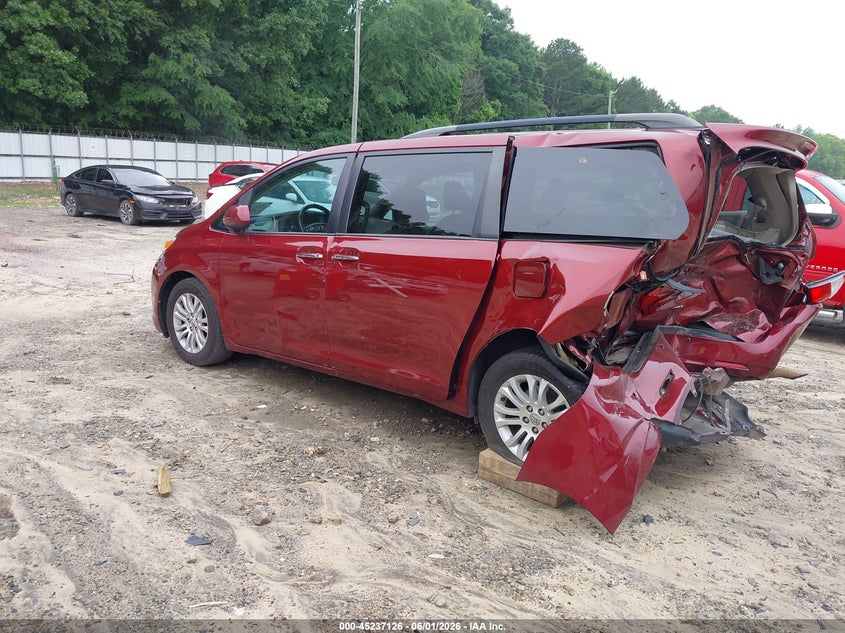 2015 Toyota Sienna VIN 5TDYK3DC4FS637739 IAAI salvage auction — REAR END, Salvage Title, sold $2,025 on 2026-07-09 (photo 3)