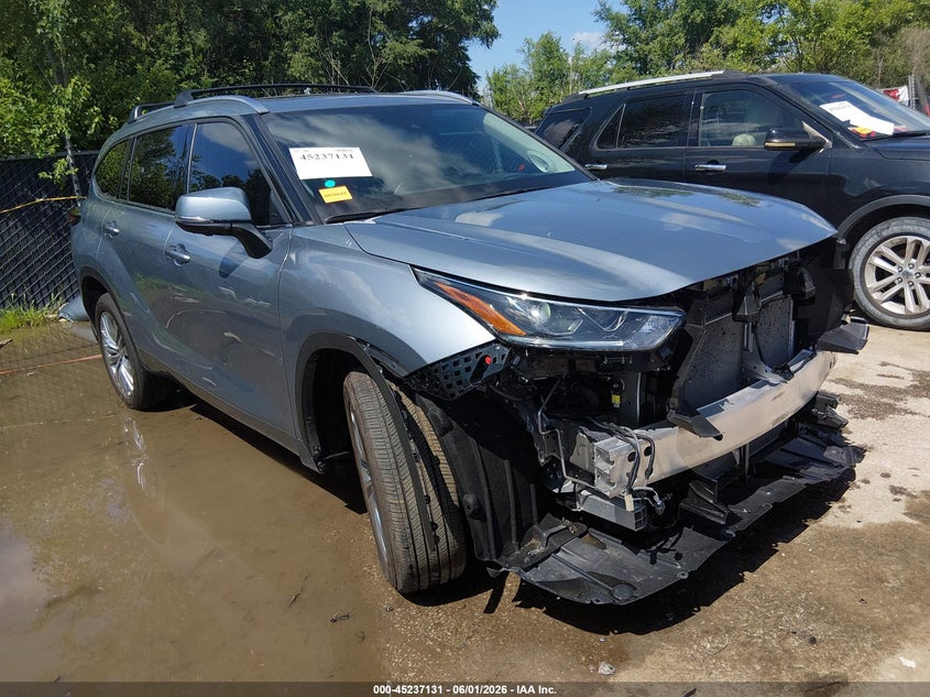 2024 Toyota Highlander VIN 5TDKDRAH1RS531188 IAAI salvage auction — LEFT SIDE, Salvage Title, sold $17,525 on 2026-07-15 (photo 1)