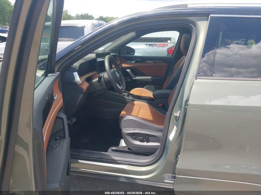 2025 Volkswagen Tiguan VIN 3VVLR7RM1SM011396 IAAI salvage auction — UNDERCARRIAGE, Salvage Title, sold $26,000 on 2026-07-18 (photo 5)