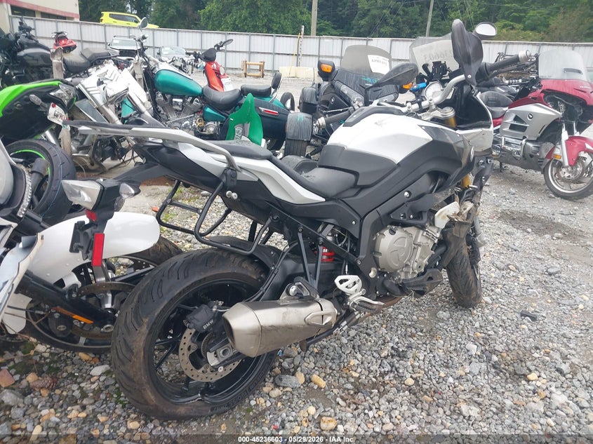 2016 BMW S 1000 VIN WB10D1307GZ462967 IAAI salvage auction — LEFT & RIGHT, Salvage (Georgia), sold $25 on 2026-07-29 (photo 4)