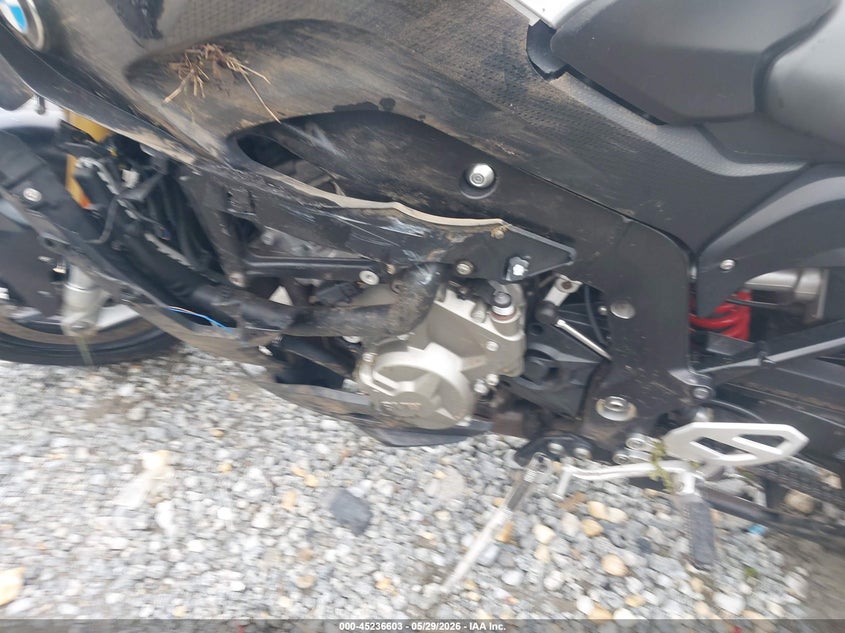 2016 BMW S 1000 VIN WB10D1307GZ462967 IAAI salvage auction — LEFT & RIGHT, Salvage (Georgia), sold $25 on 2026-07-29 (photo 9)