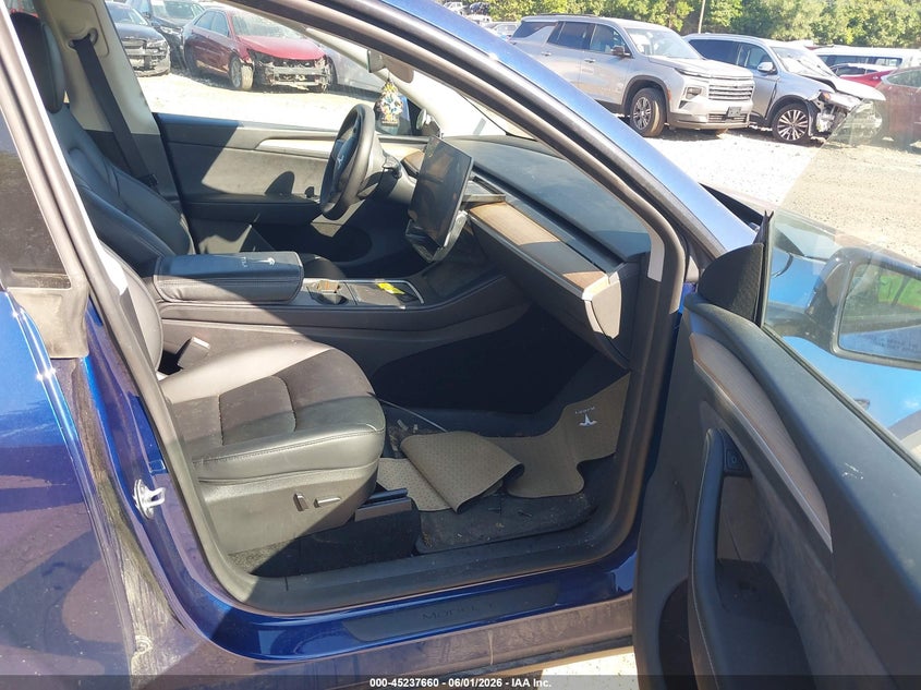 2023 Tesla Model y VIN 7SAYGDEE2PA170009 IAAI salvage auction — FRONT & REAR, Salvage (Pennsylvania), sold $8,100 on 2026-08-01 (photo 5)