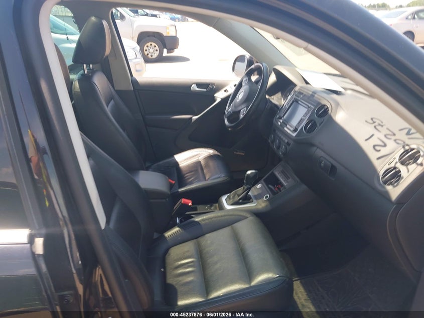2017 Volkswagen Tiguan VIN WVGWV7AX2HK016356 IAAI salvage auction — FRONT END, Salvage (Minnesota), sold $3,000 on 2026-07-20 (photo 5)