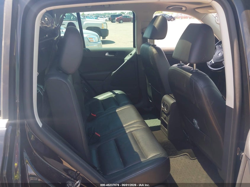 2017 Volkswagen Tiguan VIN WVGWV7AX2HK016356 IAAI salvage auction — FRONT END, Salvage (Minnesota), sold $3,000 on 2026-07-20 (photo 8)