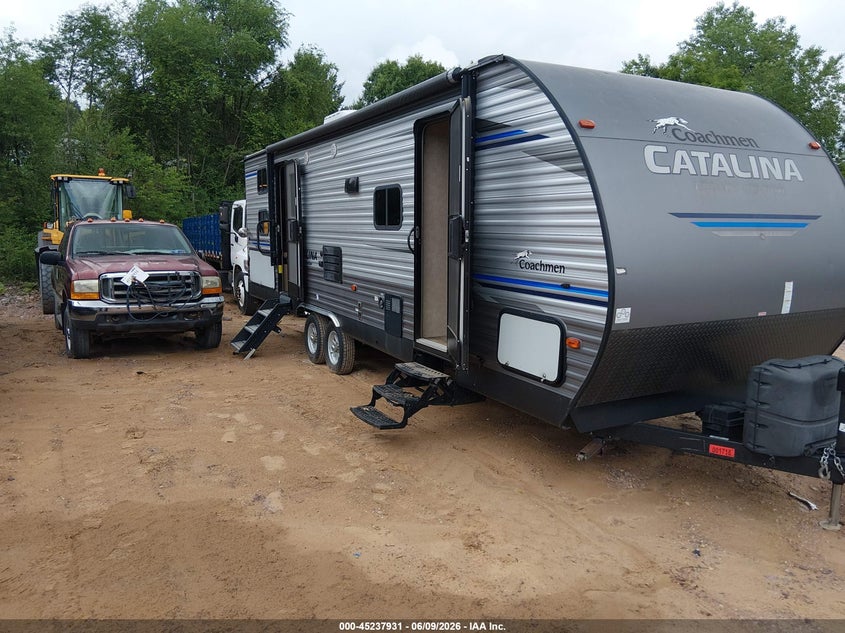 2020 Forest river Coachmen VIN 5ZT2CASB6LU034704 IAAI salvage auction — HAIL, Salvage (Wisconsin), sold $6,750 on 2026-07-08 (photo 1)