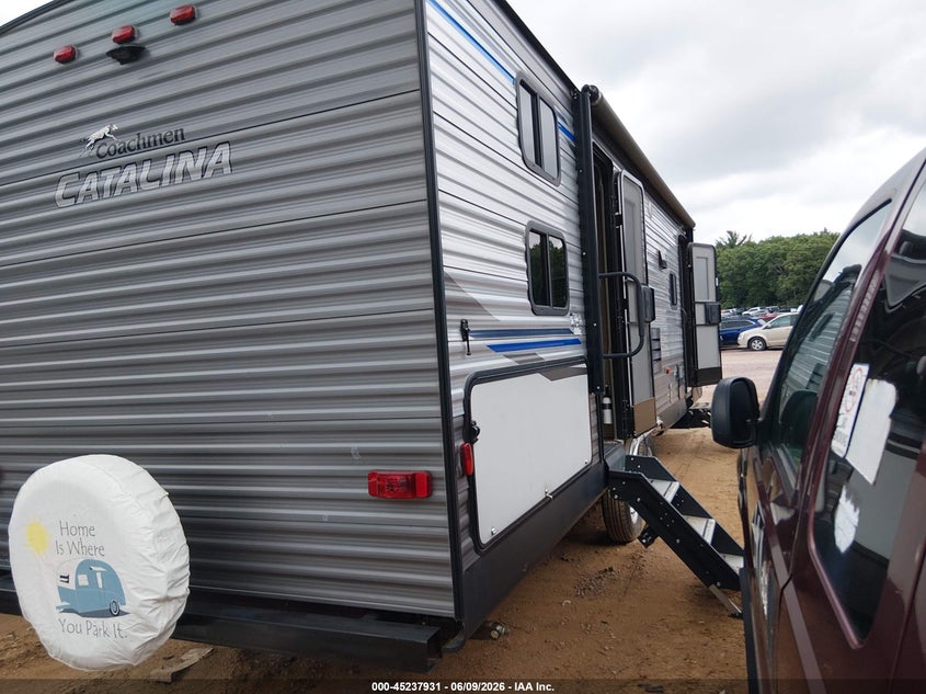 2020 Forest river Coachmen VIN 5ZT2CASB6LU034704 IAAI salvage auction — HAIL, Salvage (Wisconsin), sold $6,750 on 2026-07-08 (photo 4)