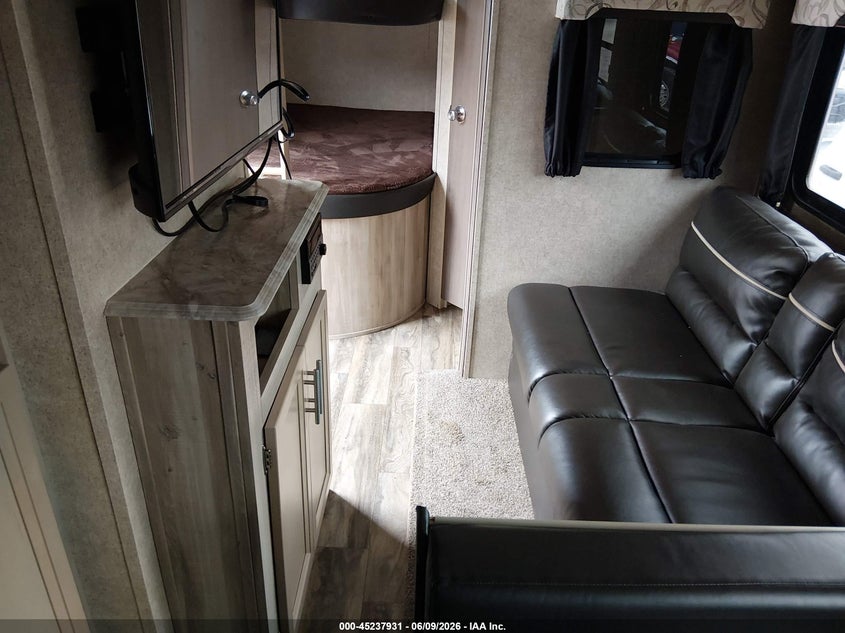 2020 Forest river Coachmen VIN 5ZT2CASB6LU034704 IAAI salvage auction — HAIL, Salvage (Wisconsin), sold $6,750 on 2026-07-08 (photo 8)