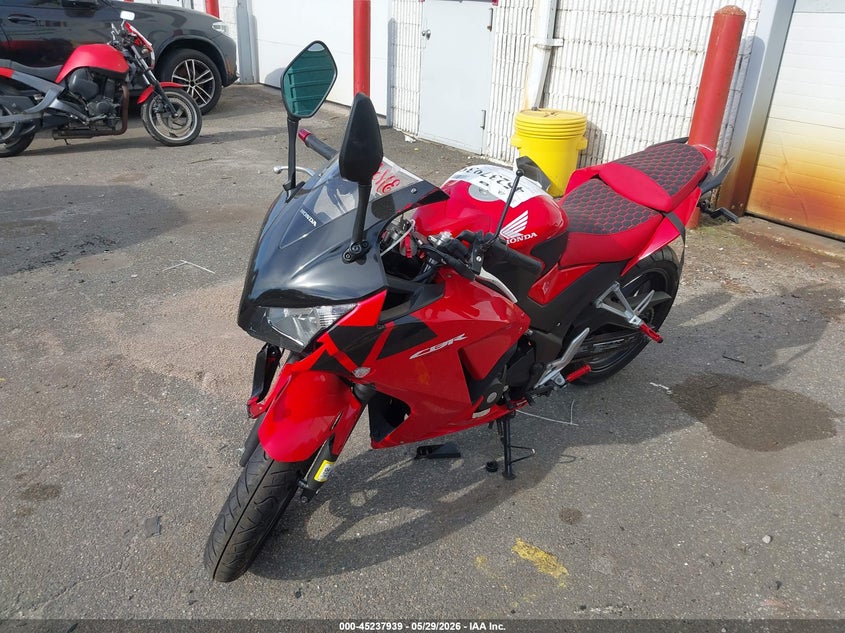 2015 Honda Cbr VIN MLHNC5105F5100970 IAAI salvage auction — RIGHT FRONT, Salvage Title, sold $100 on 2026-07-08 (photo 2)