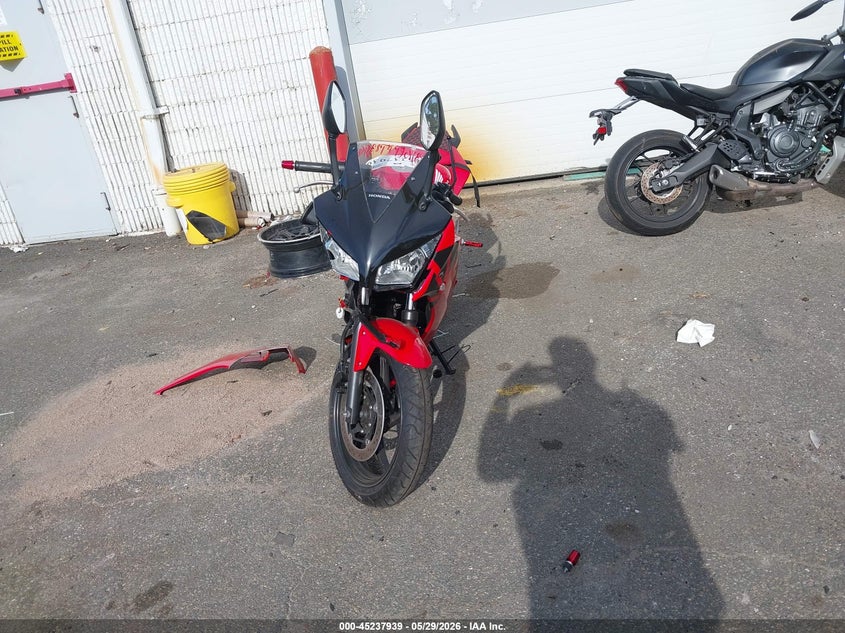 2015 Honda Cbr VIN MLHNC5105F5100970 IAAI salvage auction — RIGHT FRONT, Salvage Title, sold $100 on 2026-07-08 (photo 5)