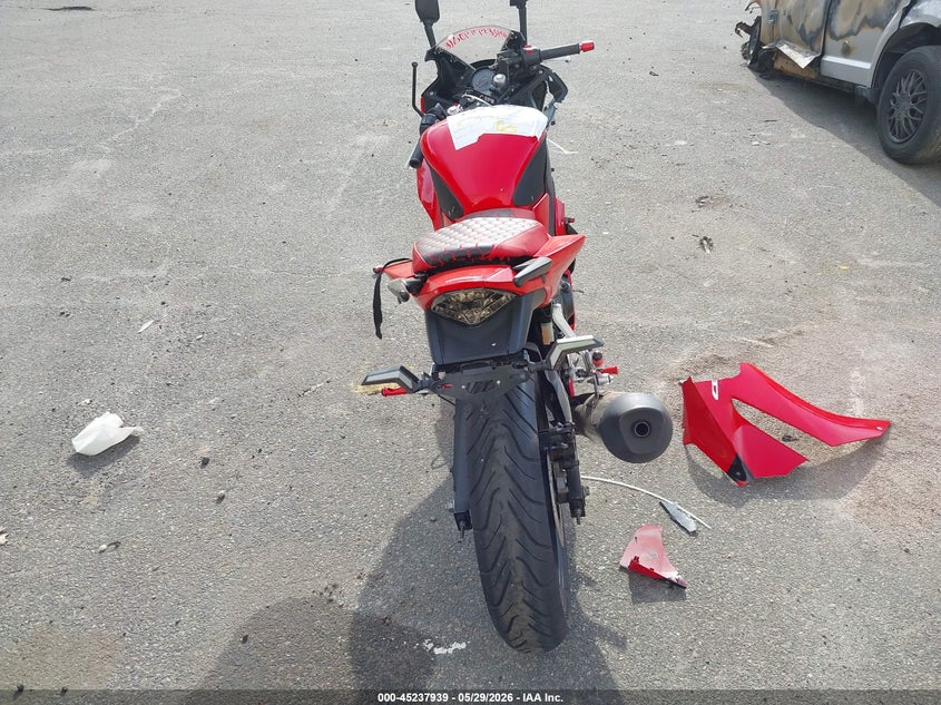 2015 Honda Cbr VIN MLHNC5105F5100970 IAAI salvage auction — RIGHT FRONT, Salvage Title, sold $100 on 2026-07-08 (photo 6)