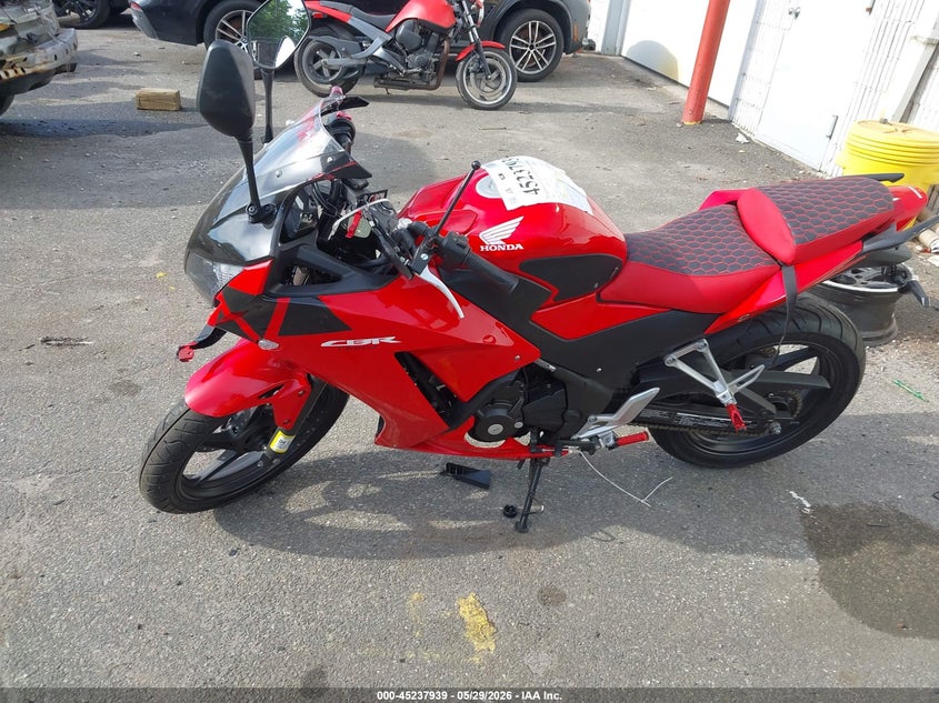 2015 Honda Cbr VIN MLHNC5105F5100970 IAAI salvage auction — RIGHT FRONT, Salvage Title, sold $100 on 2026-07-08 (photo 9)