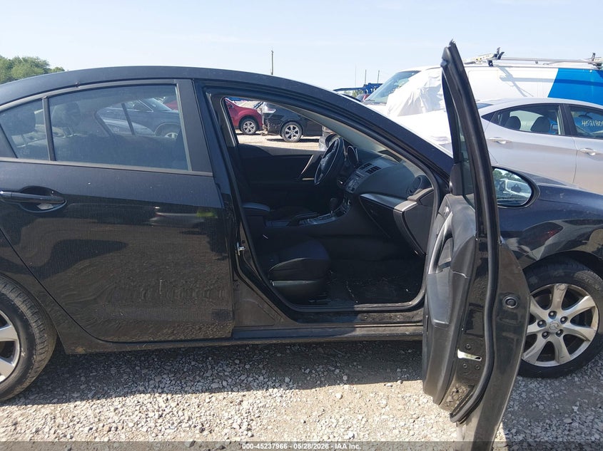 2011 Mazda 3 VIN JM1BL1VF7B1366697 IAAI salvage auction — NORMAL WEAR, Original (Ohio), sold $375 on 2026-07-15 (photo 5)