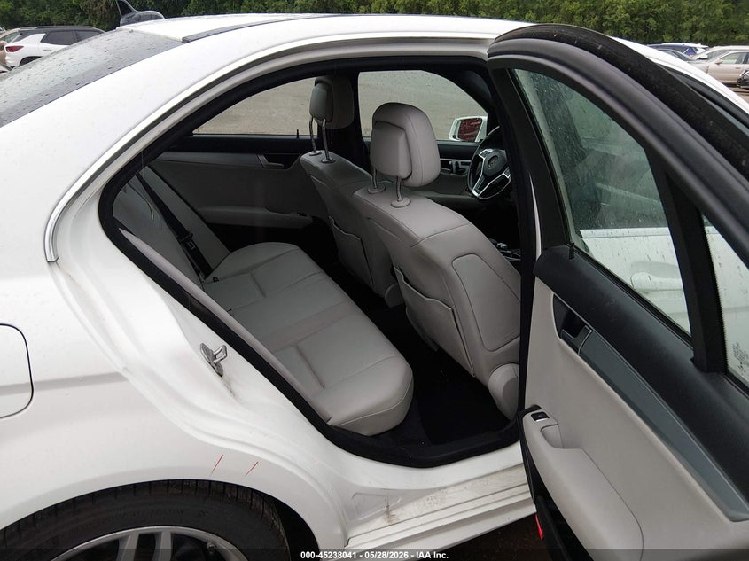 2014 Mercedes-benz C-klasse VIN WDDGF8AB2EA942795 IAAI salvage auction — REAR END, Salvage Title, sold $775 on 2026-07-29 (photo 8)
