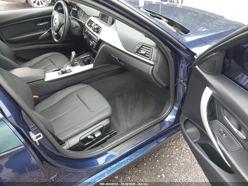 2017 BMW 3er VIN WBA8E1G31HNU18332 IAAI salvage auction — FRONT END, Salvage Title, sold $2,200 on 2026-07-29 (photo 5)