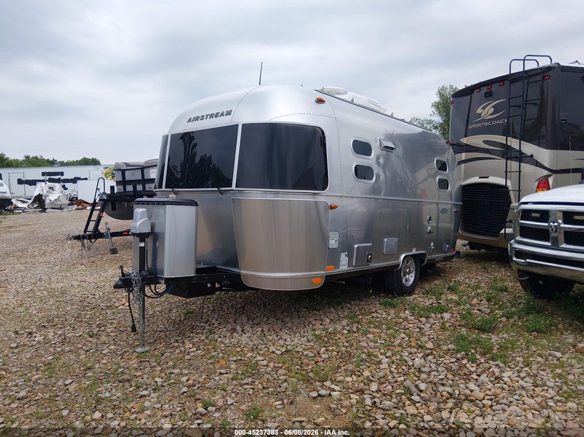 2017 Airstream Other VIN 1STC9AA12HJ537881 IAAI salvage auction — HAIL, Clear (Wisconsin), sold $5,800 on 2026-07-08 (photo 2)
