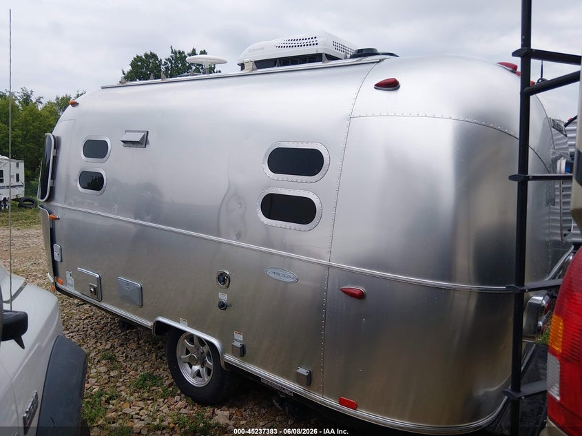 2017 Airstream Other VIN 1STC9AA12HJ537881 IAAI salvage auction — HAIL, Clear (Wisconsin), sold $5,800 on 2026-07-08 (photo 3)