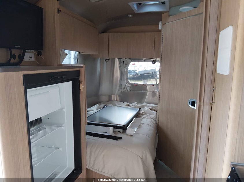 2017 Airstream Other VIN 1STC9AA12HJ537881 IAAI salvage auction — HAIL, Clear (Wisconsin), sold $5,800 on 2026-07-08 (photo 5)
