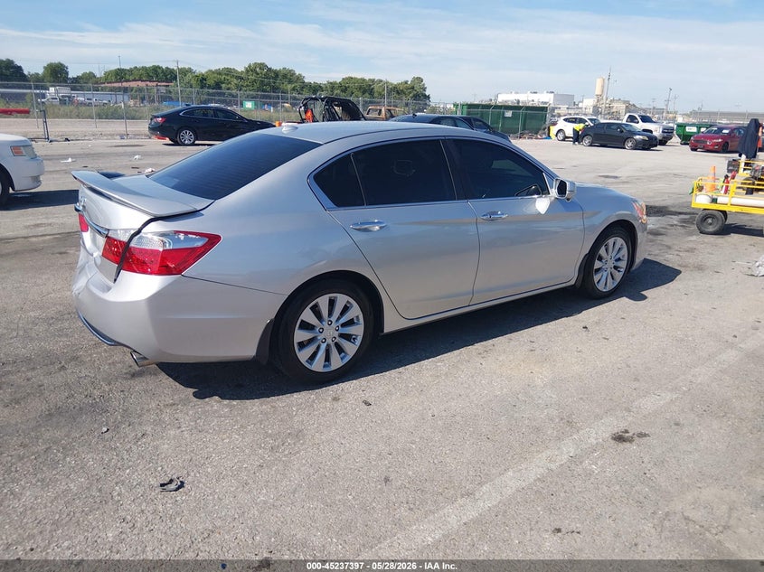 2015 Honda Accord VIN 1HGCR2F82FA126893 IAAI salvage auction — REAR END, Salvage (Illinois), sold $2,200 on 2026-07-11 (photo 4)