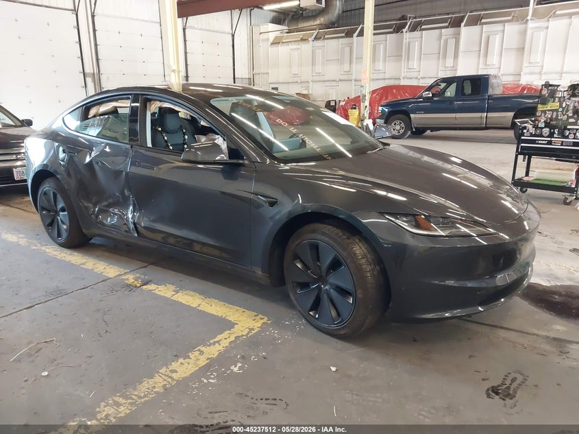 2025 Tesla Model 3 VIN 5YJ3E1EA8SF918668 IAAI salvage auction — SIDE, Salvage (Oregon), sold $9,900 on 2026-07-30 (photo 1)