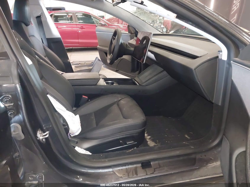 2025 Tesla Model 3 VIN 5YJ3E1EA8SF918668 IAAI salvage auction — SIDE, Salvage (Oregon), sold $9,900 on 2026-07-30 (photo 5)