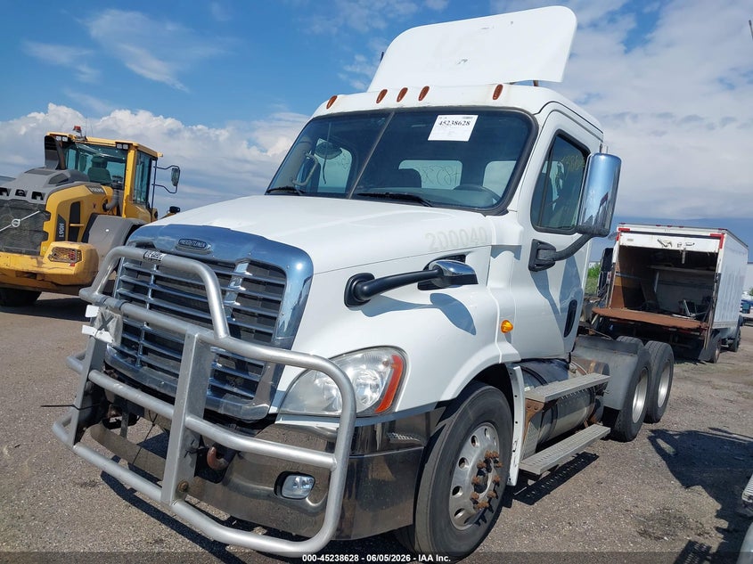 2013 Freightliner Cascadia 113 VIN 1FUJGBDV0DLBW3989 IAAI salvage auction — NORMAL WEAR, Clear (Indiana), sold $2,550 on 2026-07-09 (photo 2)