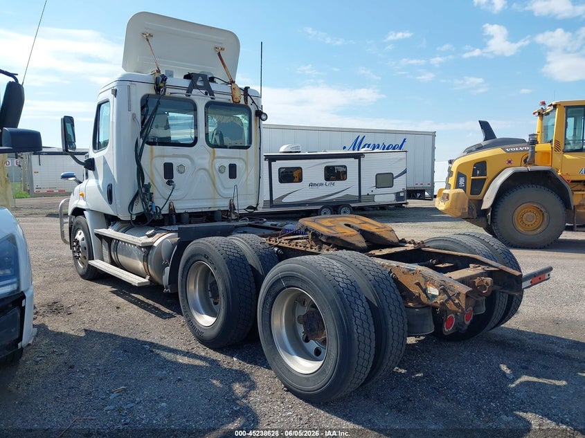 2013 Freightliner Cascadia 113 VIN 1FUJGBDV0DLBW3989 IAAI salvage auction — NORMAL WEAR, Clear (Indiana), sold $2,550 on 2026-07-09 (photo 3)