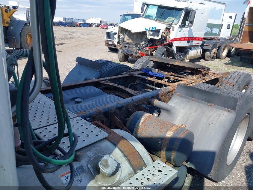 2013 Freightliner Cascadia 113 VIN 1FUJGBDV0DLBW3989 IAAI salvage auction — NORMAL WEAR, Clear (Indiana), sold $2,550 on 2026-07-09 (photo 7)