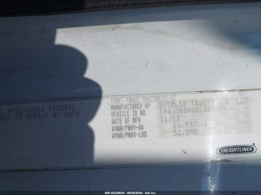 2013 Freightliner Cascadia 113 VIN 1FUJGBDV0DLBW3989 IAAI salvage auction — NORMAL WEAR, Clear (Indiana), sold $2,550 on 2026-07-09 (photo 8)