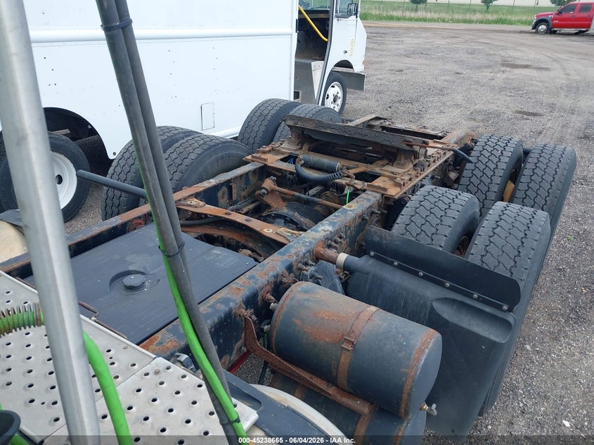 2015 Freightliner Cascadia 113 VIN 1FUJGBDV5FLBW4381 IAAI salvage auction — NORMAL WEAR, Clear (Indiana), sold $2,000 on 2026-07-09 (photo 7)