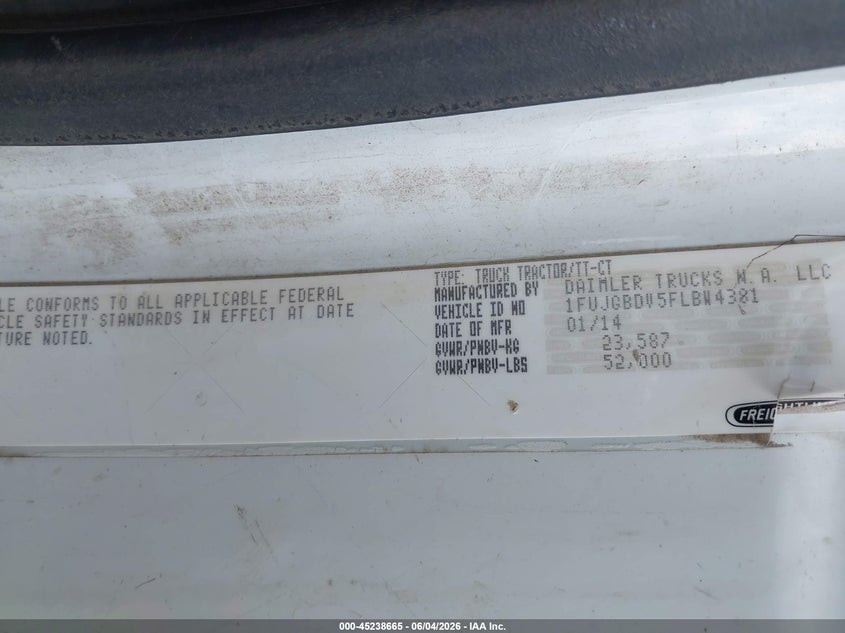 2015 Freightliner Cascadia 113 VIN 1FUJGBDV5FLBW4381 IAAI salvage auction — NORMAL WEAR, Clear (Indiana), sold $2,000 on 2026-07-09 (photo 8)
