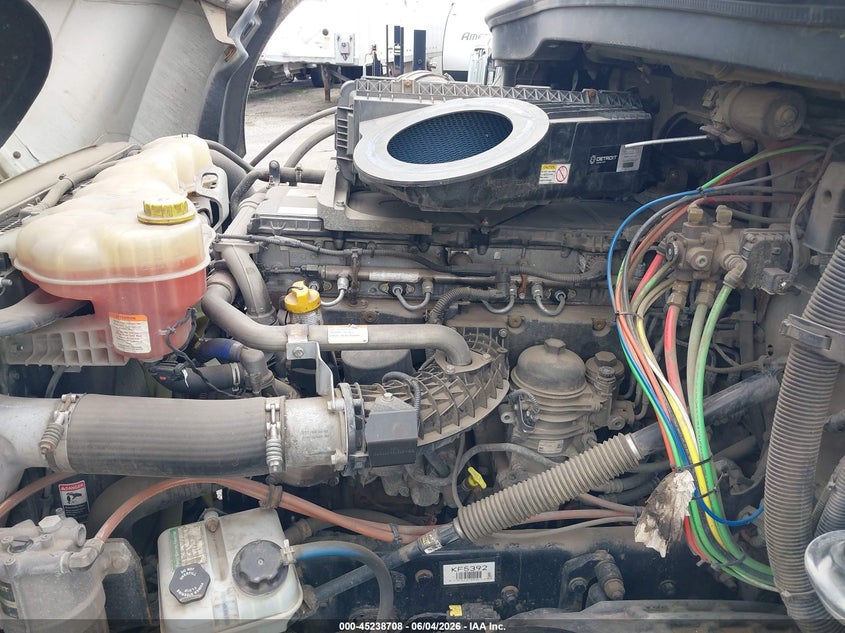 2019 Freightliner New cascadia 126 VIN 3AKJHLDR9KSKF5392 IAAI salvage auction — NORMAL WEAR, Clear (Indiana), sold $7,600 on 2026-07-09 (photo 9)