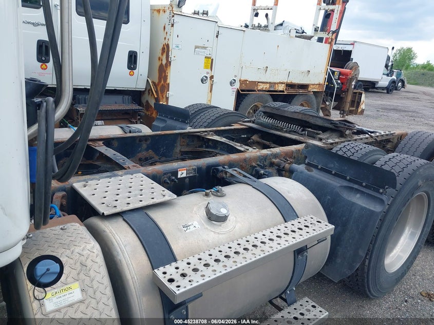 2019 Freightliner New cascadia 126 VIN 3AKJHLDR9KSKF5392 IAAI salvage auction — NORMAL WEAR, Clear (Indiana), sold $7,600 on 2026-07-09 (photo 7)