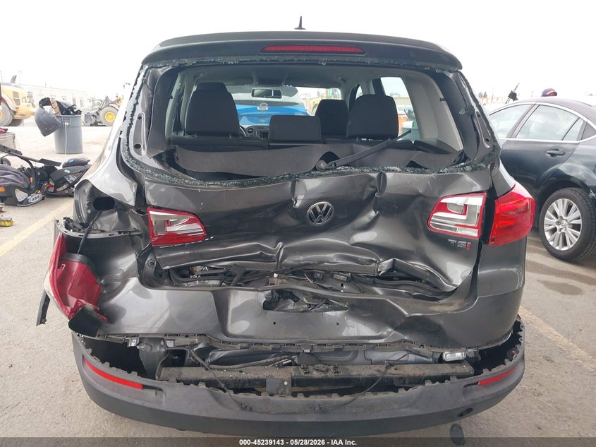 2017 Volkswagen Tiguan VIN WVGAV7AX4HK044363 IAAI salvage auction — REAR END, Salvage Title, sold $1,650 on 2026-07-08 (photo 6)