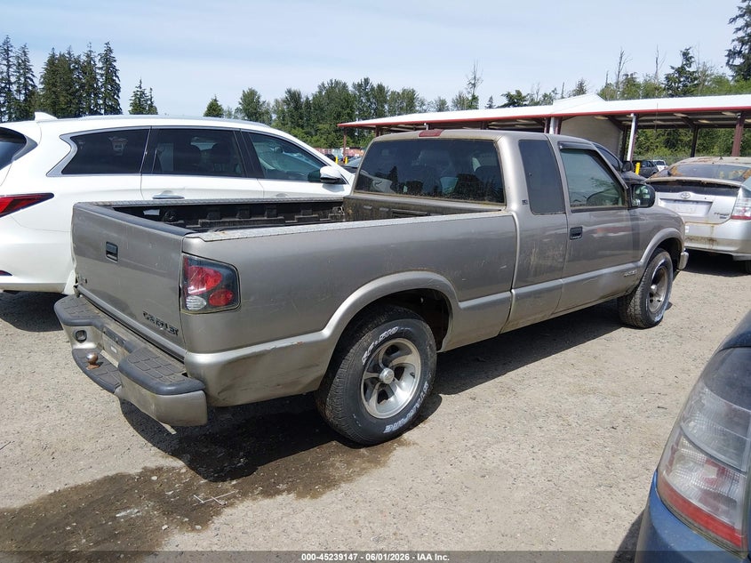 2002 Chevrolet S-10 pickup VIN 1GCCS195628124855 IAAI salvage auction — NORMAL WEAR, Clear (Washington), sold $450 on 2026-07-08 (photo 4)