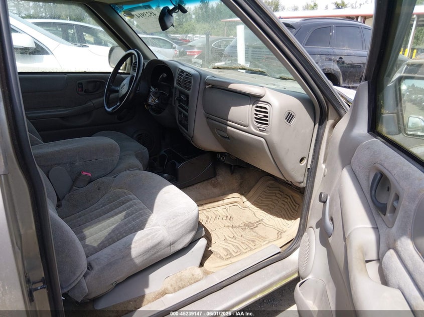 2002 Chevrolet S-10 pickup VIN 1GCCS195628124855 IAAI salvage auction — NORMAL WEAR, Clear (Washington), sold $450 on 2026-07-08 (photo 5)