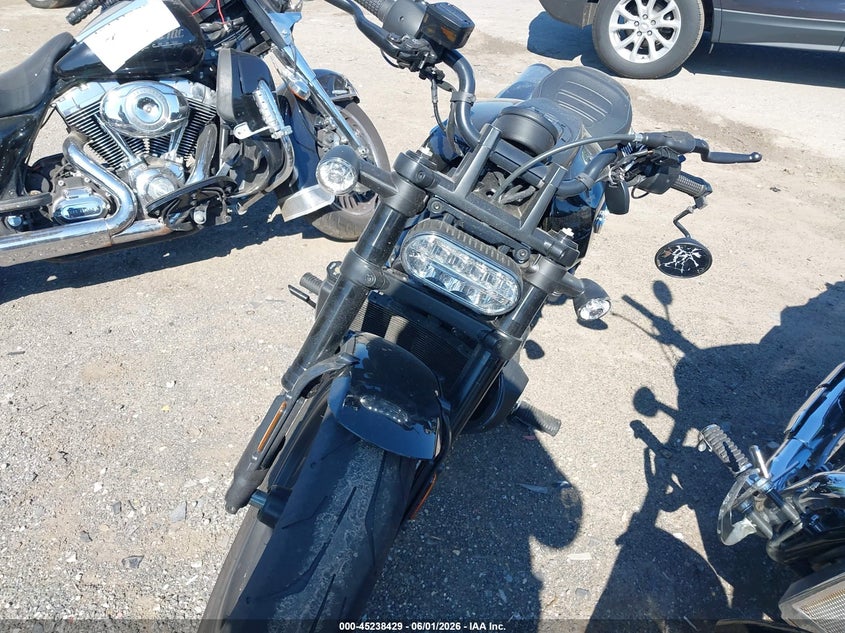 2025 Harley-davidson Sportster VIN MLY1ZC415SS301897 IAAI salvage auction — FRONT END, Salvage Title, sold $7,050 on 2026-07-14 (photo 2)