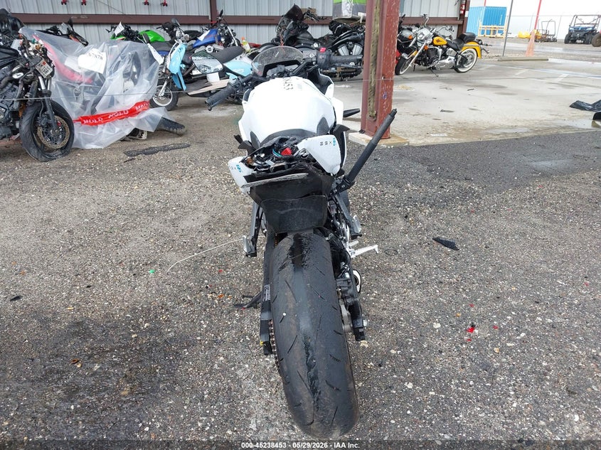 2026 Suzuki Gsx VIN JS1EM13BXT7100500 IAAI salvage auction — FRONT & REAR, Salvage Title, sold $3,250 on 2026-09-19 (photo 6)