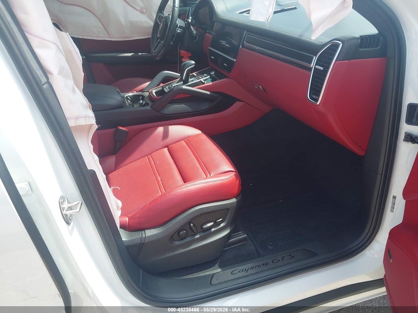 2023 Porsche Cayenne coupe VIN WP1BG2AY8PDA32362 IAAI salvage auction — SIDE, Salvage Title, sold $27,500 on 2026-08-24 (photo 5)