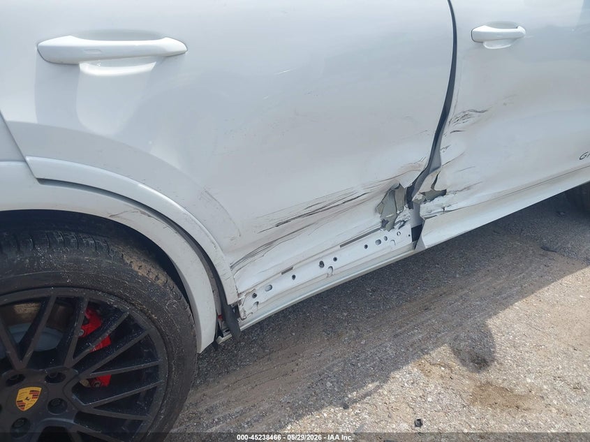 2023 Porsche Cayenne coupe VIN WP1BG2AY8PDA32362 IAAI salvage auction — SIDE, Salvage Title, sold $27,500 on 2026-08-24 (photo 6)