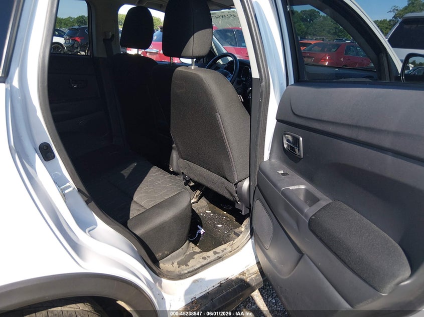 2024 Mitsubishi Outlander VIN JA4ARUAU5RU018240 IAAI salvage auction — WATER/FLOOD, Salvage Title, sold $5,000 on 2026-07-28 (photo 8)